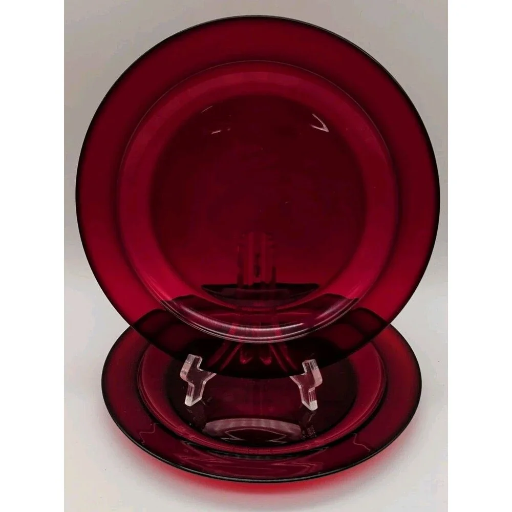 Vtg Arcoroc Ruby Red Classique Glass 9 1/2” Dinner Rimmed Plates Set Of 2
